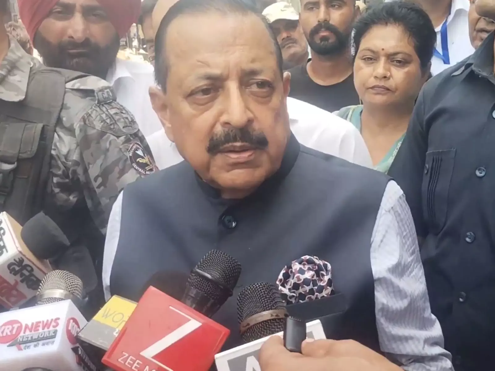 केंद्रीय मंत्री जितेंद्र सिंह ने Sujanpur में बाढ़ प्रभावित क्षेत्रों का किया निरीक्षण केंद्रीय मंत्री जितेंद्र सिंह ने Sujanpur में बाढ़ प्रभावित क्षेत्रों का किया निरीक्षण