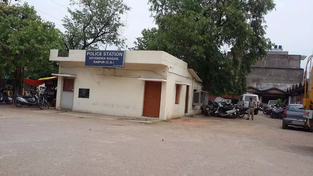 मद्रासी रेस्टोरेंट के सामने जमकर बलवा, लाठी-डंडे और फरसा चलने की खबर! मद्रासी रेस्टोरेंट के सामने जमकर बलवा, लाठी-डंडे और फरसा चलने की खबर!