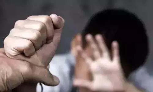 बहरा हुआ स्टूडेंट, टीचर ने मारा थप्पड़