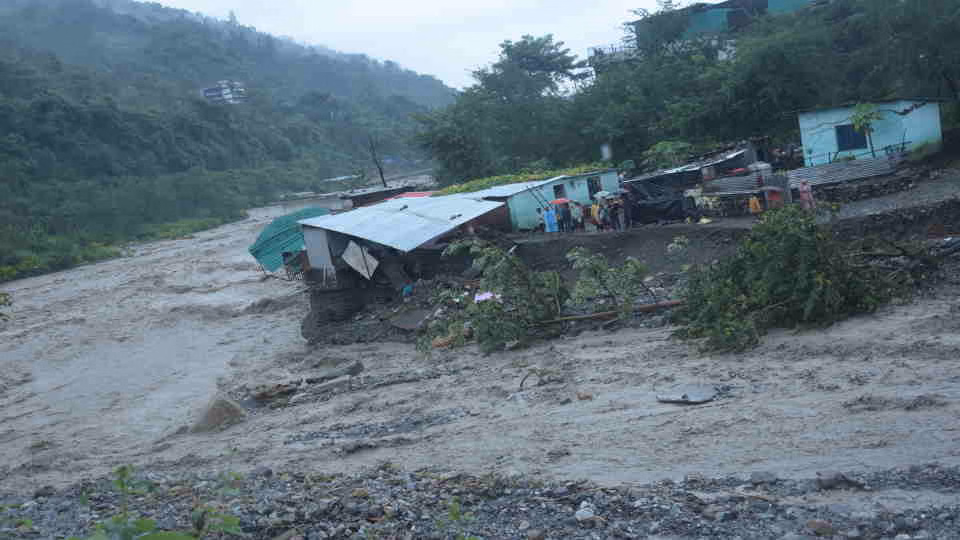 Dehradun: आपदा प्रभावितों तक राहत पहुँचाने की कवायद तेज