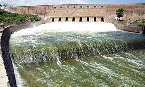 Tamil Nadu : मेट्टूर बांध में पानी का प्रवाह कम हो गया है