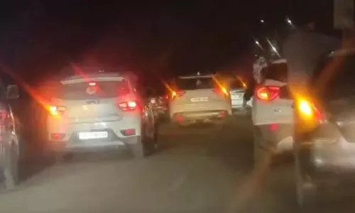 20 कारों का काफिला निकाल किया हुड़दंग, 2-2 हजार की चलानी कार्रवाई