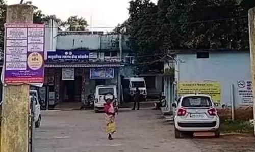 बस पलटने से महिला यात्री की मौत, तेज रफ्तार के चलते हादसा