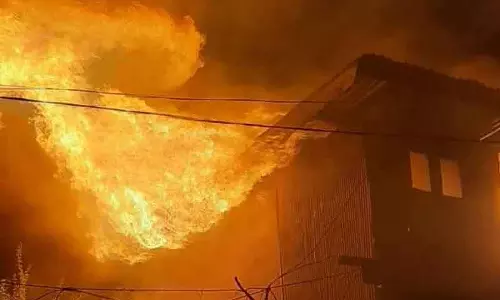 बारामूला में आधी रात को आग, तीन घर और दो दुकानें खाक बारामूला में आधी रात को आग, तीन घर और दो दुकानें खाक