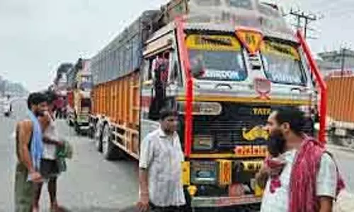 फलों से लदे ट्रकों के लिए NH-44 पर समय सीमा तय करें: महबूबा मुफ्ती फलों से लदे ट्रकों के लिए NH-44 पर समय सीमा तय करें: महबूबा मुफ्ती