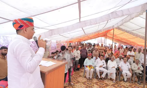 Jaipur: जल संसाधन मंत्री ने पुष्कर में किया ग्रामीण व शहरी सेवा शिविरों का निरीक्षण Jaipur: जल संसाधन मंत्री ने पुष्कर में किया ग्रामीण व शहरी सेवा शिविरों का निरीक्षण