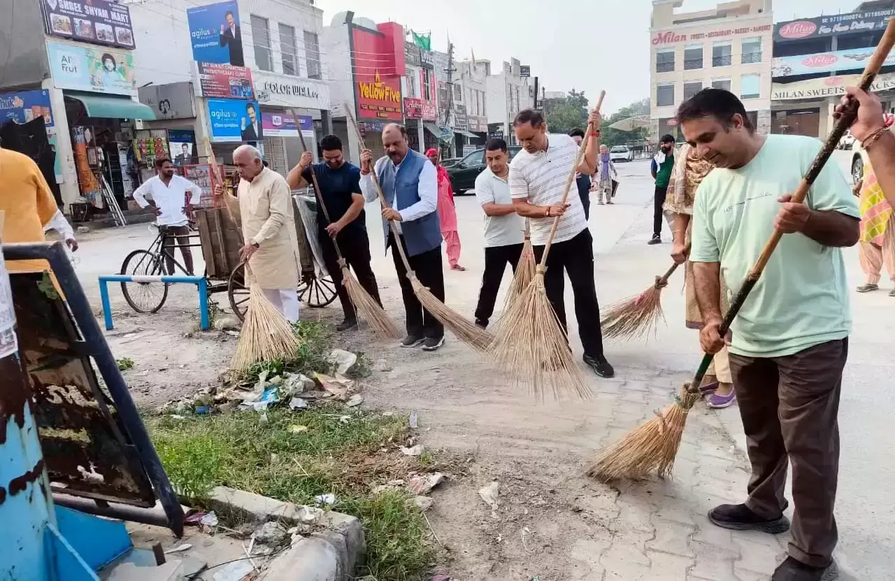 Faridabad: स्वच्छता अभियान में सोहन पाल का योगदान Faridabad: स्वच्छता अभियान में सोहन पाल का योगदान