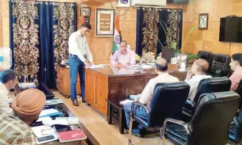 ग्रामीण अर्थव्यवस्था के लिए रेशम योजनाओं के तेज़ क्रियान्वयन की मांग: निदेशक