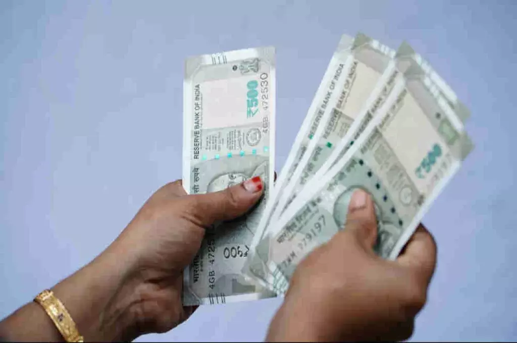 New Delhi: सरकारी कर्मचारियों के लिए अग्रिम वेतन का तोहफ़ा