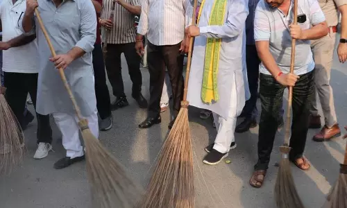 Sonipat में सड़कों की सफाई के साथ ‘सेवा पखवाड़ा’ शुरू Sonipat में सड़कों की सफाई के साथ ‘सेवा पखवाड़ा’ शुरू