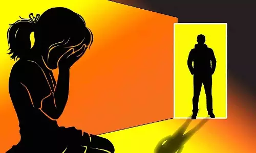 शिक्षक पर गिरी गाज, छेड़छाड़ मामले में हुआ था गिरफ्तार
