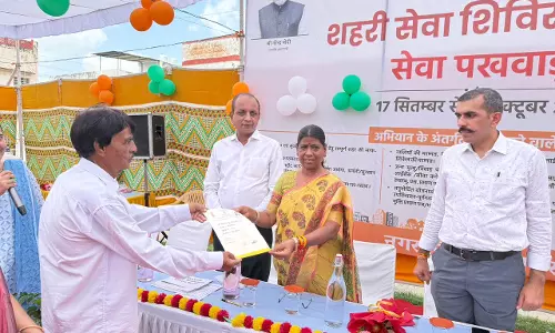 Ajmer : धोलाभाटा सामुदायिक भवन में आयोजित शहरी सेवा शिविर का निरीक्षण
