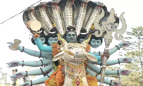 Farrukhabad: भव्य झांकियों और बारात में उमड़ी श्रद्धालुओं की भीड़ Farrukhabad: भव्य झांकियों और बारात में उमड़ी श्रद्धालुओं की भीड़