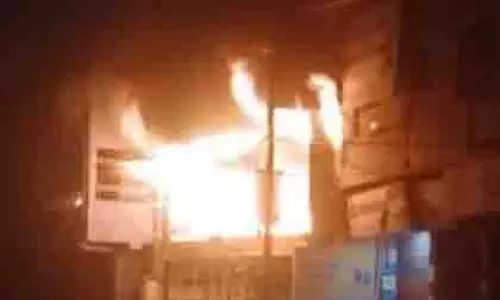 Bihar: नालंदा में फर्नीचर शोरूम में आग लगने से लाखों का सामान जलकर खाक