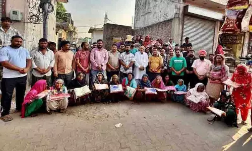 युवा नागरिक परिषद ने PM Modi के जन्मदिन के उपलक्ष्य में जरूरतमंदों के बीच कपड़े वितरित किए युवा नागरिक परिषद ने PM Modi के जन्मदिन के उपलक्ष्य में जरूरतमंदों के बीच कपड़े वितरित किए