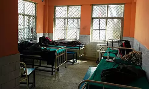 Jharkhand के लातेहार में चाउमीन खाने से 35 बच्चे बीमार Jharkhand के लातेहार में चाउमीन खाने से 35 बच्चे बीमार