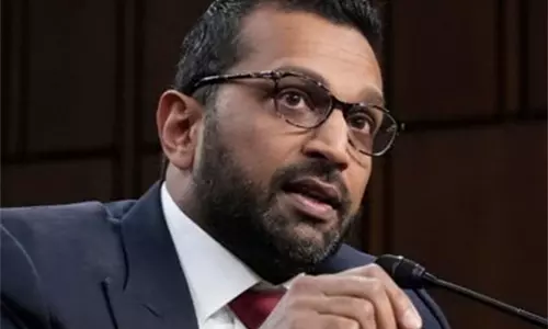FBI निदेशक काश पटेल ट्रम्प-एपस्टीन के जन्मदिन नोट की जांच के लिए सहमत