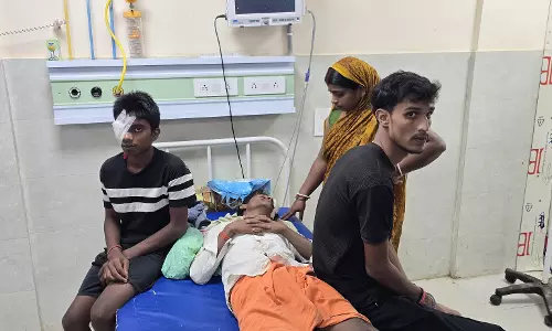 Araria: एसिड अटैक से 10 युवक घायल, अस्पताल में भर्ती Araria: एसिड अटैक से 10 युवक घायल, अस्पताल में भर्ती