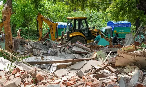 गांधीनगर में साबरमती नदी के किनारे 700 अवैध ढांचों को ध्वस्त करने का महा अभियान गांधीनगर में साबरमती नदी के किनारे 700 अवैध ढांचों को ध्वस्त करने का महा अभियान