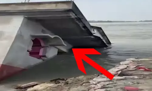 इतना भयावह मंजर...कई घर नदी में समाए इतना भयावह मंजर...कई घर नदी में समाए