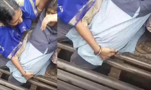 Kerala : छात्रा का पैर नाले में फंसने से घायल