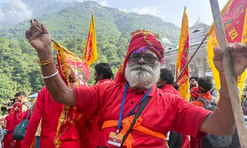 अस्थायी निलंबन के बाद माता वैष्णो देवी यात्रा फिर से शुरू अस्थायी निलंबन के बाद माता वैष्णो देवी यात्रा फिर से शुरू