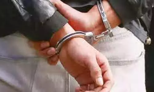 Deoghar: गर्भवती पत्नी की टांगी से मारकर हत्या, आरोपी गिरफ्तार Deoghar: गर्भवती पत्नी की टांगी से मारकर हत्या, आरोपी गिरफ्तार