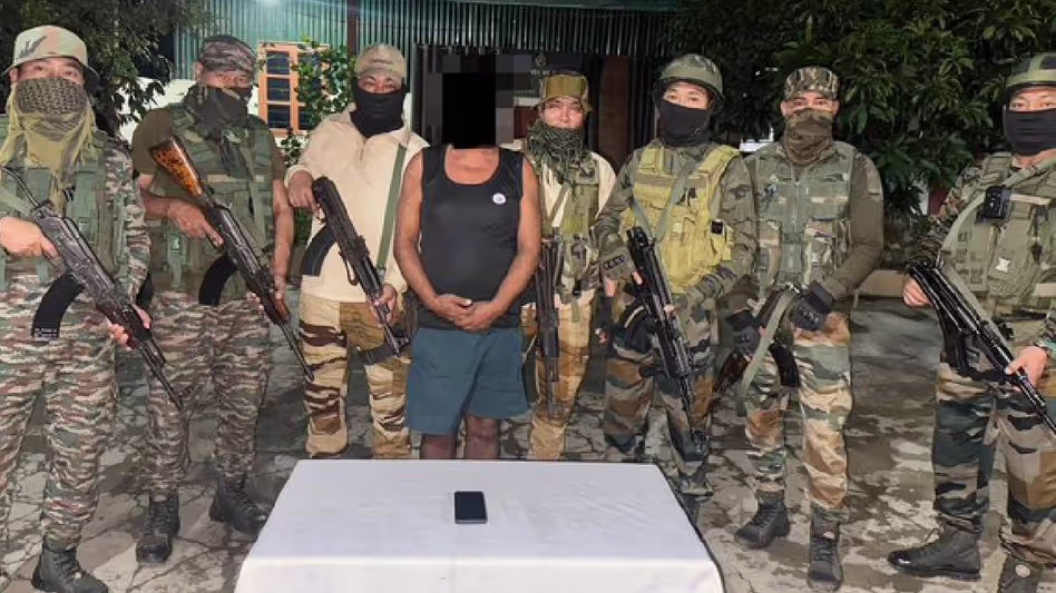 सुरक्षा बलों ने Manipur के थौबल में 49 वर्षीय आरपीएफ/पीएलए कार्यकर्ता को गिरफ्तार सुरक्षा बलों ने Manipur के थौबल में 49 वर्षीय आरपीएफ/पीएलए कार्यकर्ता को गिरफ्तार
