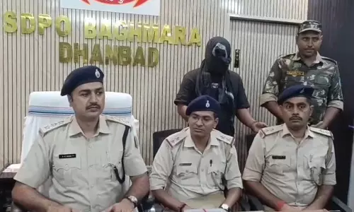 Dhanbad पुलिस ने अपराध की तैयारी कर रहे युवक को धर दबोचा Dhanbad पुलिस ने अपराध की तैयारी कर रहे युवक को धर दबोचा