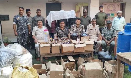 नकली शराब की मिनी फैक्ट्री में तीन लोगों को किया गिरफ्तार