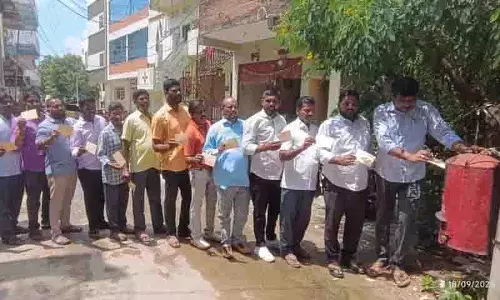 स्टेशन घनपुर में BRS कार्यकर्ताओं का पोस्टकार्ड आंदोलन स्टेशन घनपुर में BRS कार्यकर्ताओं का पोस्टकार्ड आंदोलन