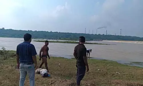 राताखार एनीकट डैम से प्रेमी जोड़े ने लगाई छलांग, युवक बचा, युवती की तलाश जारी राताखार एनीकट डैम से प्रेमी जोड़े ने लगाई छलांग, युवक बचा, युवती की तलाश जारी