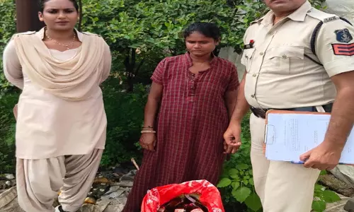 खमतराई पुलिस की बड़ी कार्रवाई : 92 पौवा देशी मसाला शराब के साथ महिला गिरफ्तार