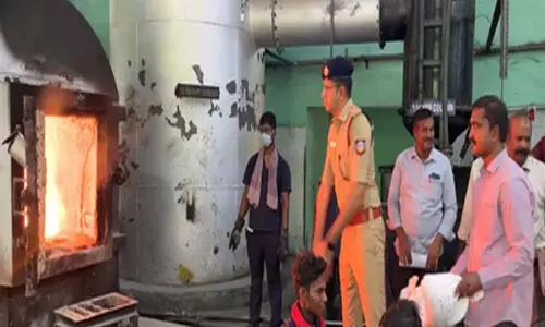 तमिलनाडु पुलिस की बड़ी कार्रवाई, 15 करोड़ के गांजा को जलाकर किया गया नष्ट तमिलनाडु पुलिस की बड़ी कार्रवाई, 15 करोड़ के गांजा को जलाकर किया गया नष्ट