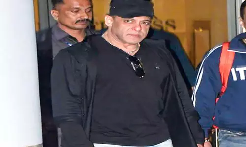 लद्दाख में फिल्म की शूटिंग कर मुंबई लौटे सलमान खान, क्लीन शेव लुक में आए नजर लद्दाख में फिल्म की शूटिंग कर मुंबई लौटे सलमान खान, क्लीन शेव लुक में आए नजर