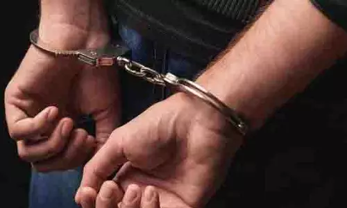 Mumbai: पुलिस ने सोशल मीडिया इन्फ्लुएंसर के खिलाफ खतरनाक स्टंट पर कार्रवाई की