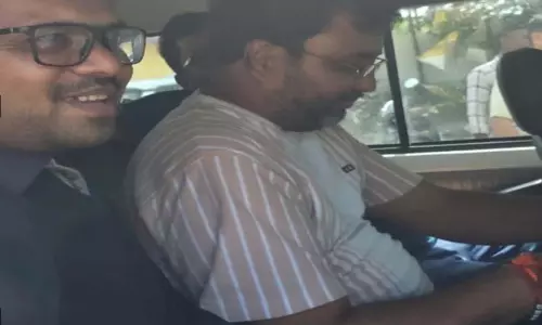 BREAKING: गुजरात के व्यवसायी से 89 करोड़ की ठगी, भिलाई के दो आरोपी कुरूद से गिरफ्तार BREAKING: गुजरात के व्यवसायी से 89 करोड़ की ठगी, भिलाई के दो आरोपी कुरूद से गिरफ्तार