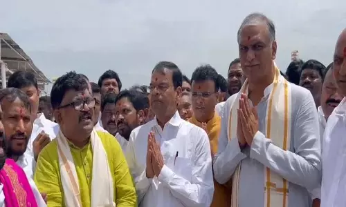तेलंगाना उच्च न्यायालय ने हरिश राव के यदाद्री पूजा मामले में पुलिस से मांगा स्पष्टीकरण तेलंगाना उच्च न्यायालय ने हरिश राव के यदाद्री पूजा मामले में पुलिस से मांगा स्पष्टीकरण