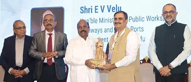 आर्थिक विकास के लिए समुद्री व्यापार को बढ़ावा देना आवश्यक है: मंत्री ई.वी. वेलु आर्थिक विकास के लिए समुद्री व्यापार को बढ़ावा देना आवश्यक है: मंत्री ई.वी. वेलु