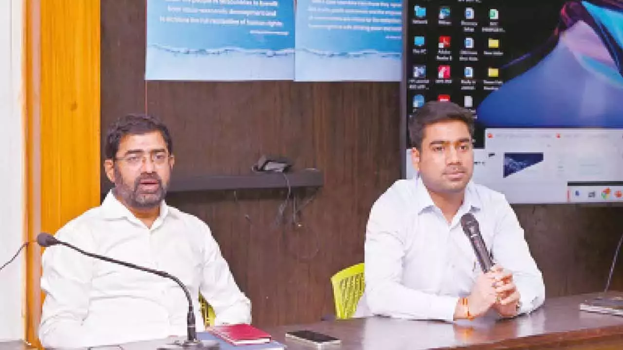 शहर में भारी बारिश के बीच जल बोर्ड हाई अलर्ट पर शहर में भारी बारिश के बीच जल बोर्ड हाई अलर्ट पर