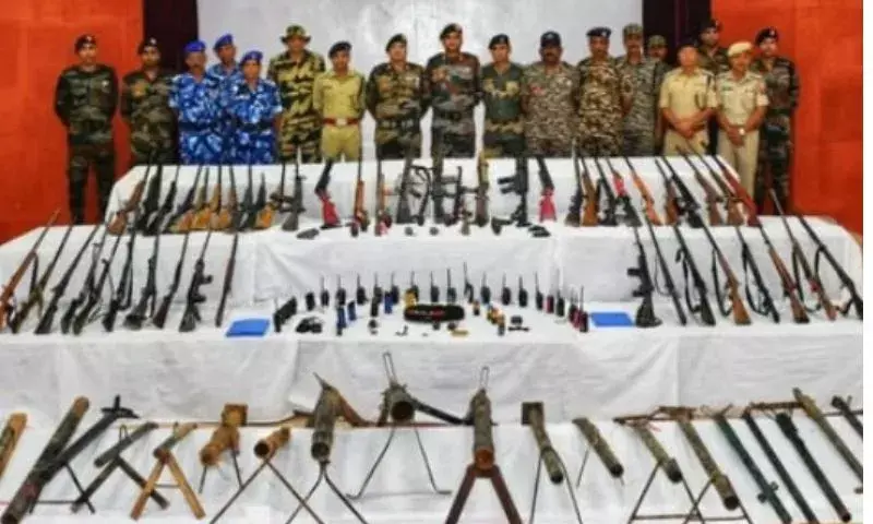 Manipur: सेना ने उग्रवाद विरोधी अभियान के दौरान 87 अत्याधुनिक हथियार जब्त Manipur: सेना ने उग्रवाद विरोधी अभियान के दौरान 87 अत्याधुनिक हथियार जब्त
