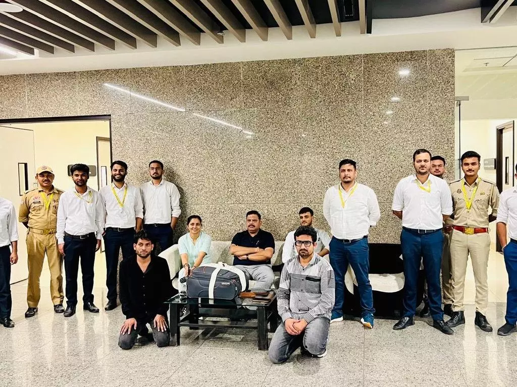 Lucknow: 5 करोड़ की ड्रग्स के साथ दो गिरफ्तार Lucknow: 5 करोड़ की ड्रग्स के साथ दो गिरफ्तार