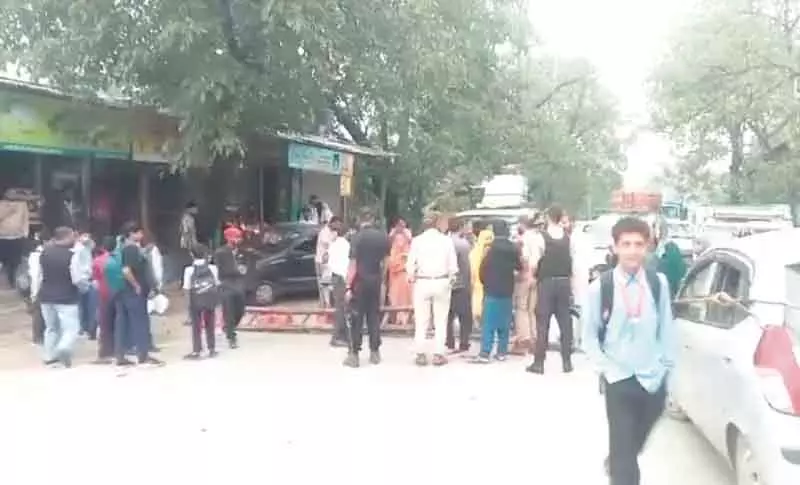 कुपवाड़ा के लालपोरा में पानी की कमी के कारण विरोध प्रदर्शन कुपवाड़ा के लालपोरा में पानी की कमी के कारण विरोध प्रदर्शन