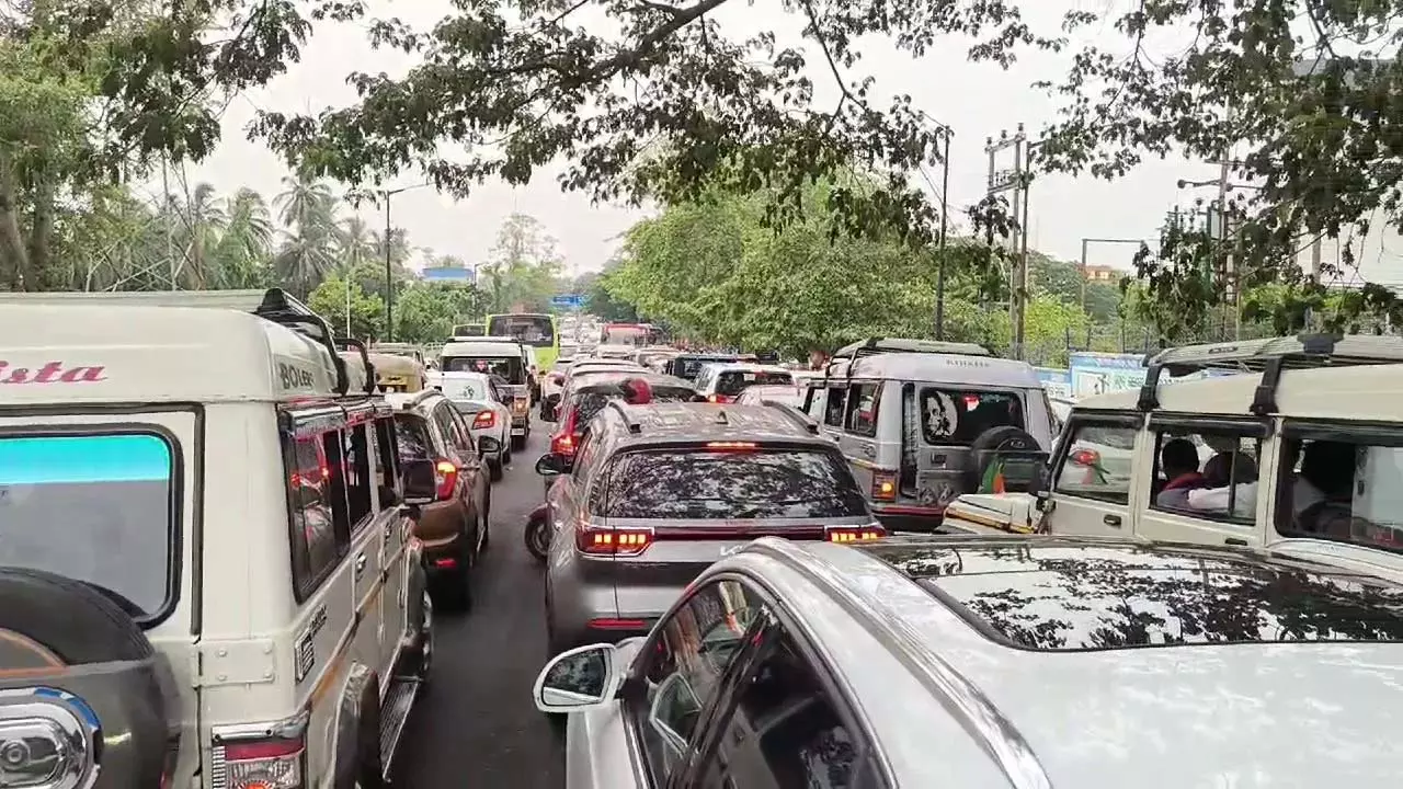 ओडिशा में पिछले पांच वर्षों में सड़क दुर्घटनाओं में 27,167 लोगों की जान गई: Minister ओडिशा में पिछले पांच वर्षों में सड़क दुर्घटनाओं में 27,167 लोगों की जान गई: Minister