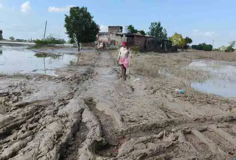 ‘जेहड़ा खेत, ओहदी रेत’ योजना के तहत रेत, गाद हटाने के लिए एनओसी लेने की जरूरत नहीं: DC ‘जेहड़ा खेत, ओहदी रेत’ योजना के तहत रेत, गाद हटाने के लिए एनओसी लेने की जरूरत नहीं: DC