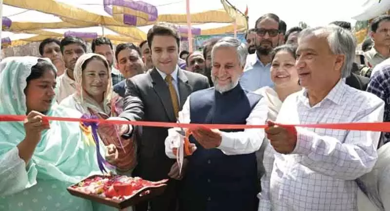 मियां अल्ताफ ने केवीके कुलगाम में मेगा किसान मेले का उद्घाटन किया मियां अल्ताफ ने केवीके कुलगाम में मेगा किसान मेले का उद्घाटन किया