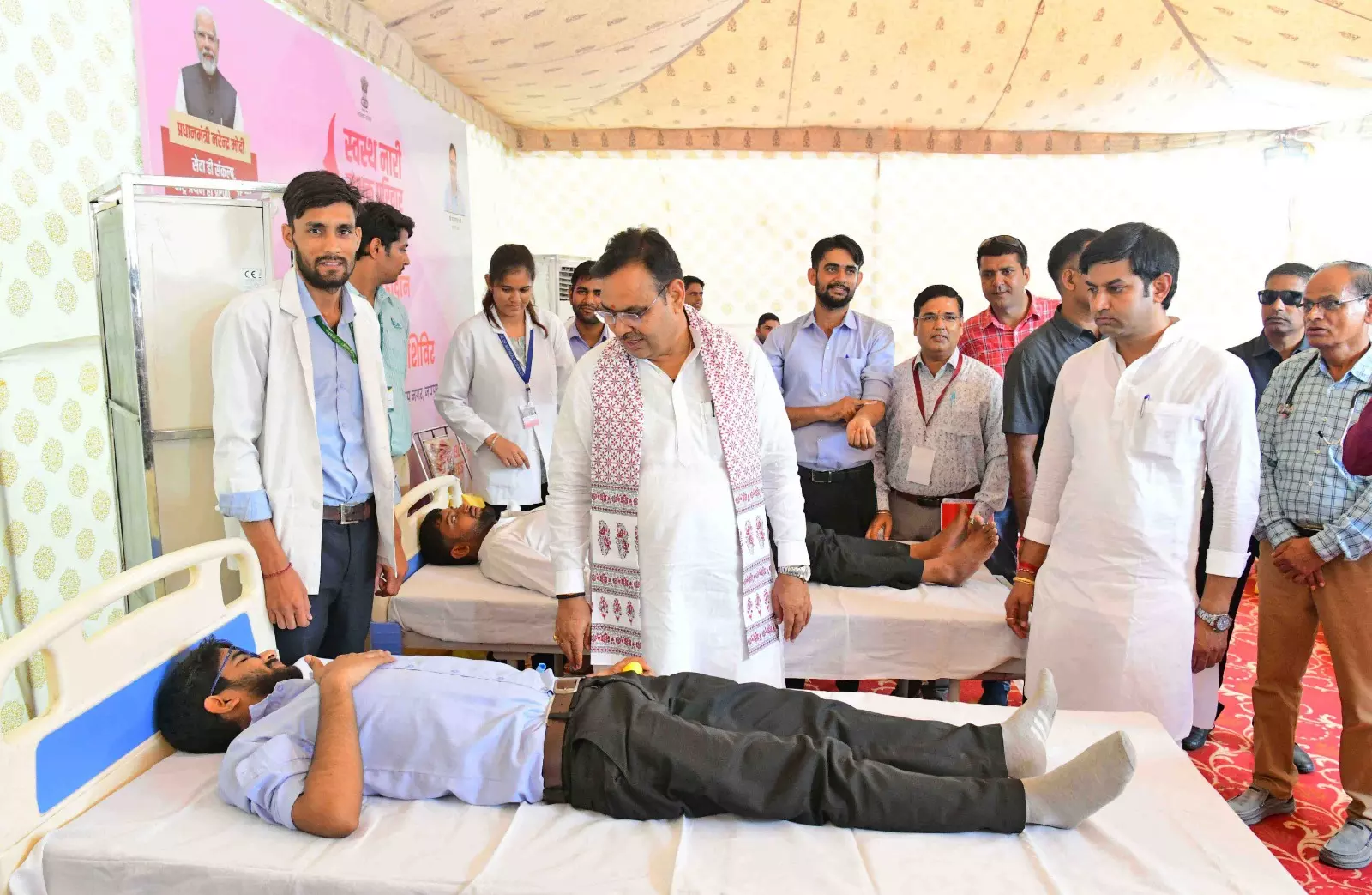 Jaipur: प्रदेश में एक ही दिन में 27 हजार 629 लोगों ने किया रक्तदान Jaipur: प्रदेश में एक ही दिन में 27 हजार 629 लोगों ने किया रक्तदान