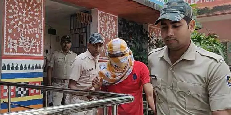 सीबी ने 2023 फर्जी प्रमाणपत्र घोटाला फिर से खोला, कालाहांडी के व्यक्ति को गिरफ्तार किया सीबी ने 2023 फर्जी प्रमाणपत्र घोटाला फिर से खोला, कालाहांडी के व्यक्ति को गिरफ्तार किया