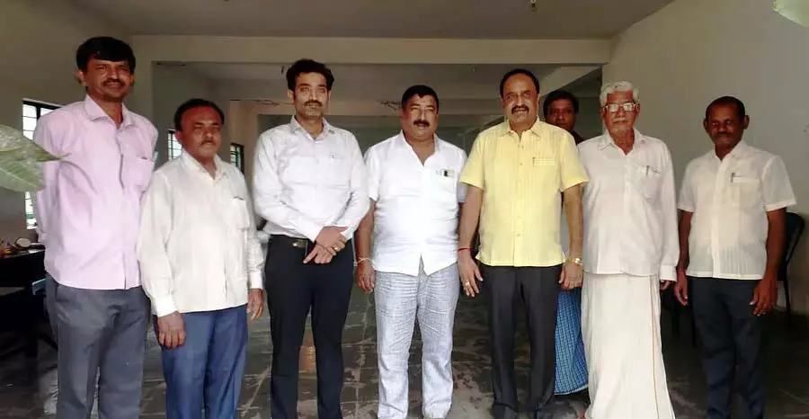 किसानों से सीधे केले खरीदें: सुविधा का उपयोग करें; हॉपकॉम्स अध्यक्ष किसानों से सीधे केले खरीदें: सुविधा का उपयोग करें; हॉपकॉम्स अध्यक्ष