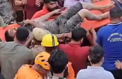 Uttarakhand: चमोली में बादल फटने की घटना, दो लोग मलबे से निकाले गए Uttarakhand: चमोली में बादल फटने की घटना, दो लोग मलबे से निकाले गए